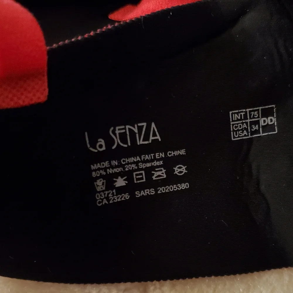 Red & Black Bra embroidered laurel leaves on back - Picture 3 of 4